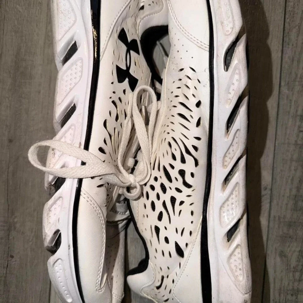 Under Armour white & black trainers men size 12‎